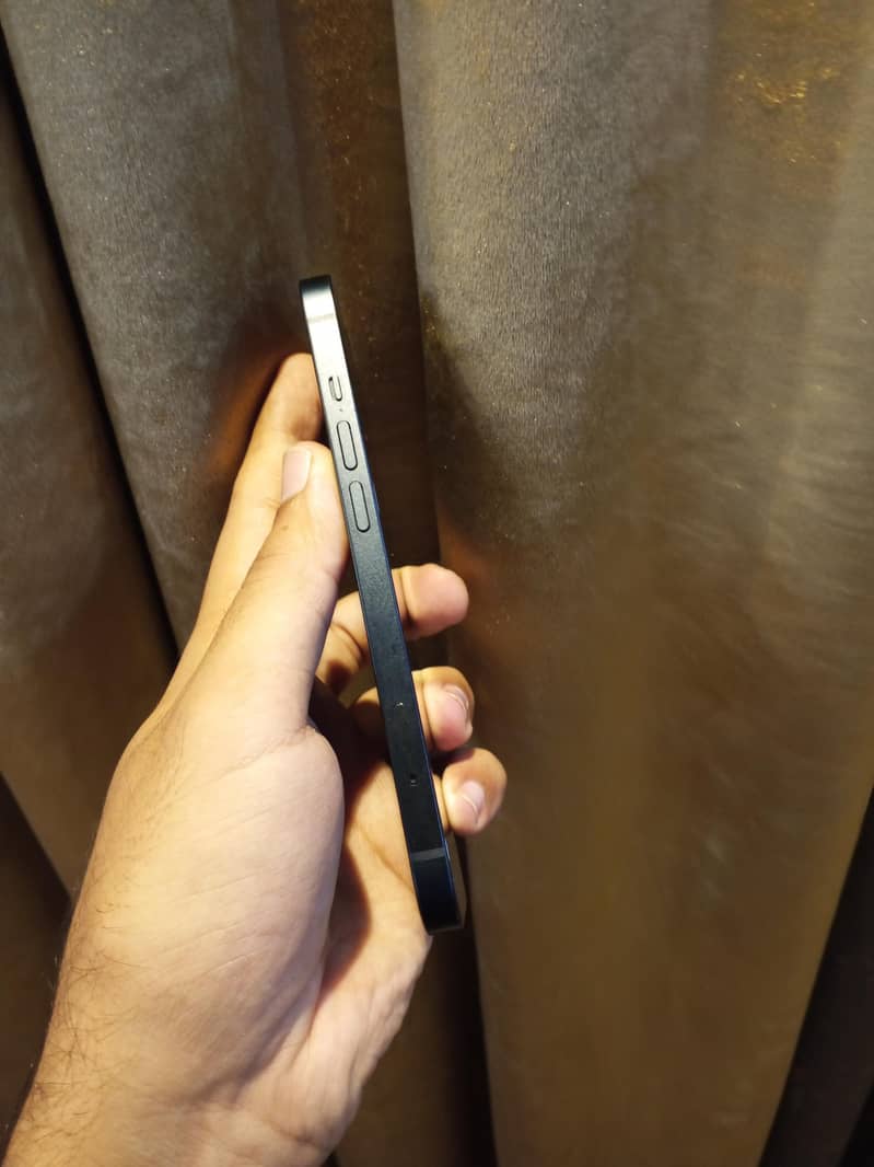 Apple iPhone 13 2