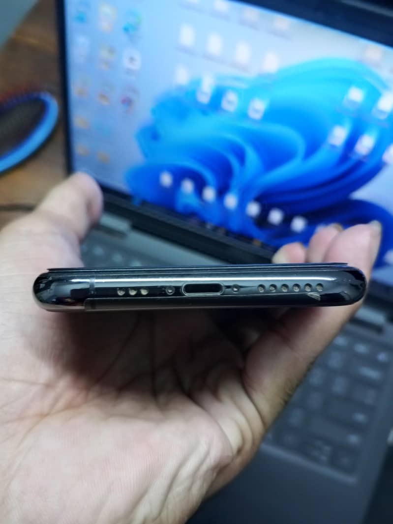 Apple iPhone 11 Pro 2