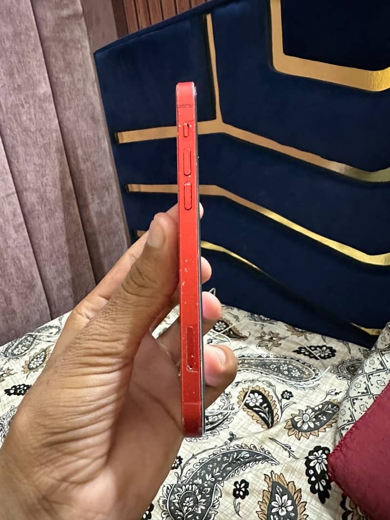 Apple iPhone 12 4