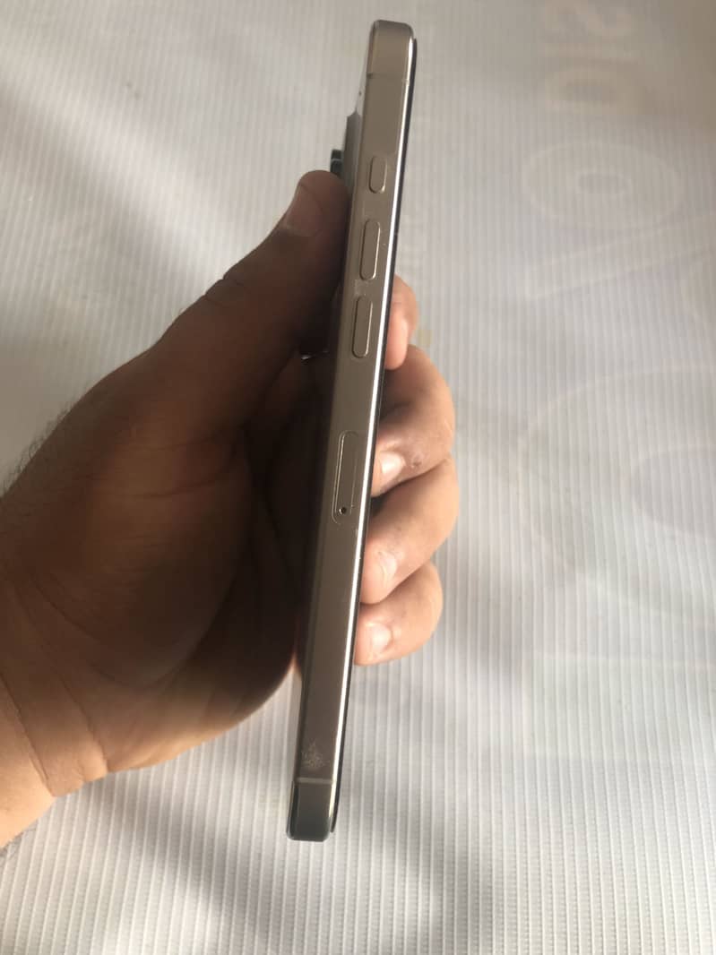 Apple iPhone 16 Pro Max 5