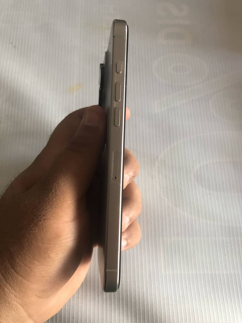Apple iPhone 16 Pro Max 6