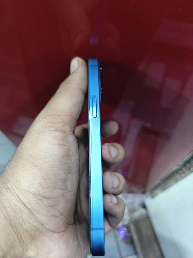 Apple iPhone 13 2