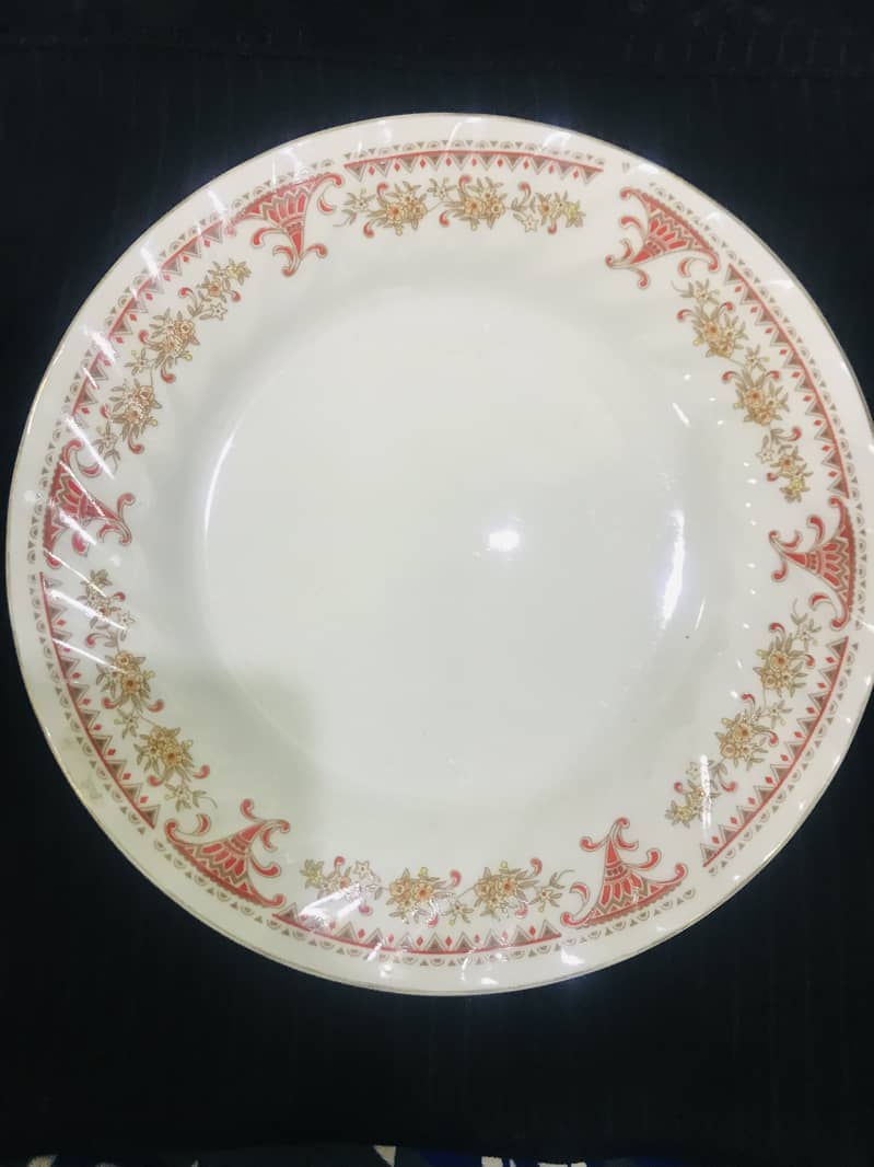 Plates set with kettle 0
