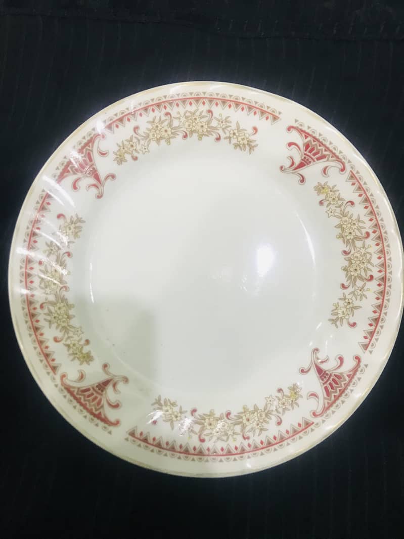 Plates set with kettle 1