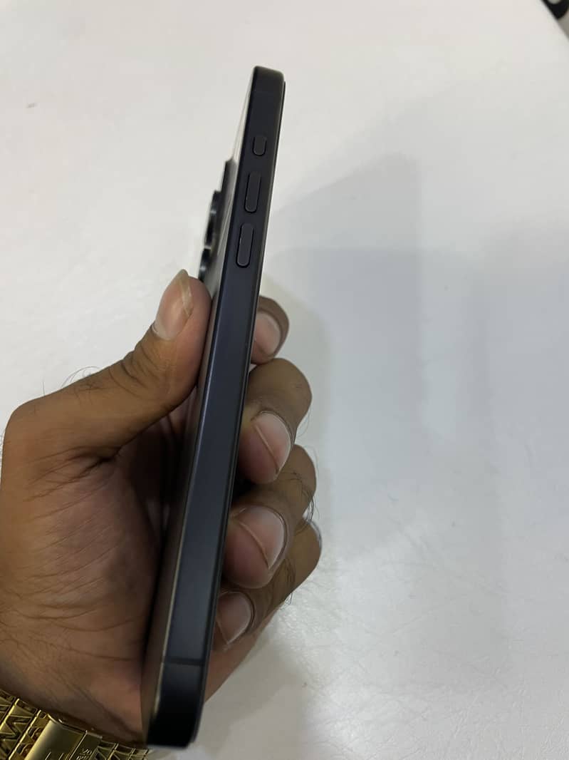 Apple iPhone 15 Pro Max 1