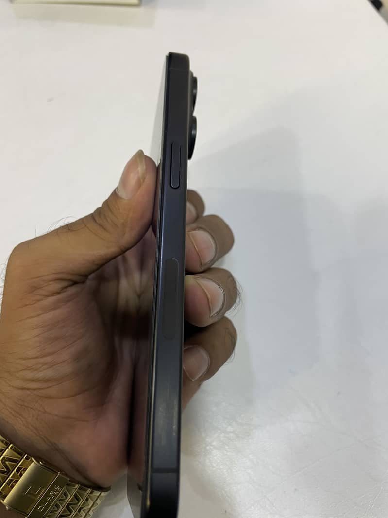 Apple iPhone 15 Pro Max 3