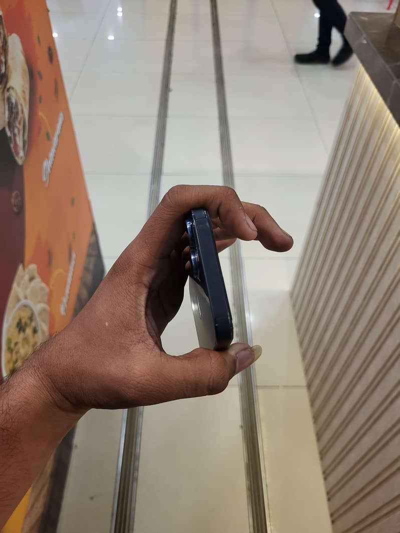Apple iPhone 13 3