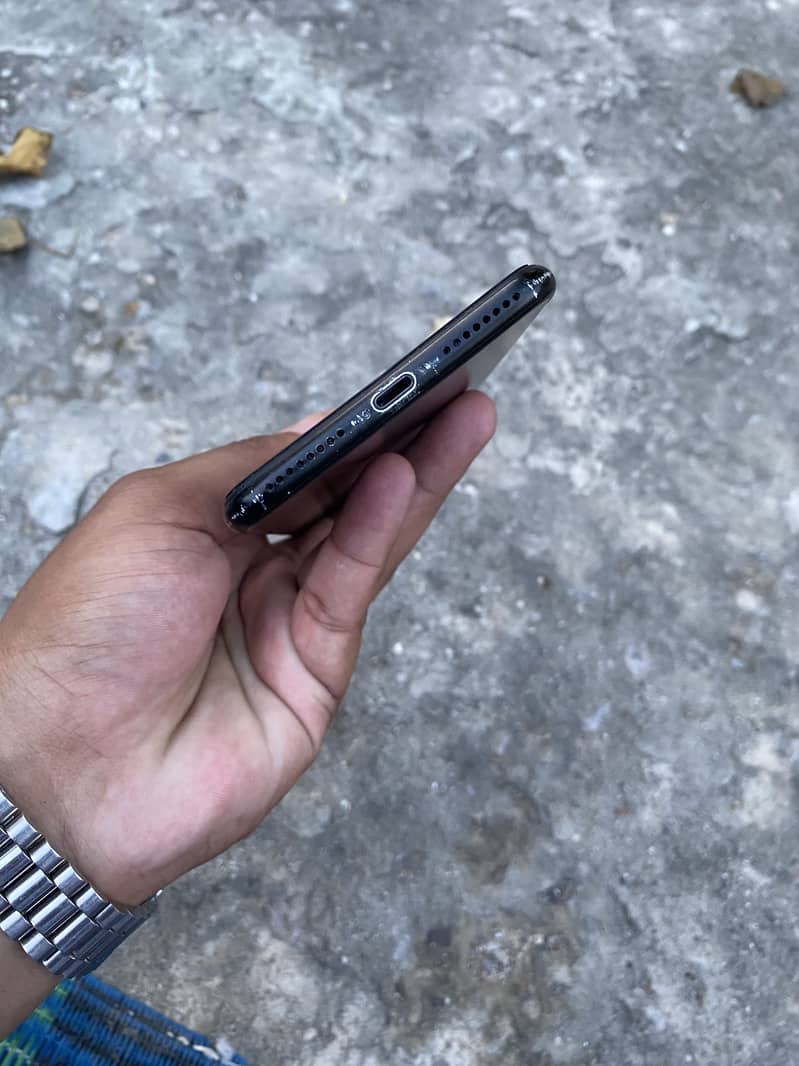 Apple iPhone 7 Plus 5