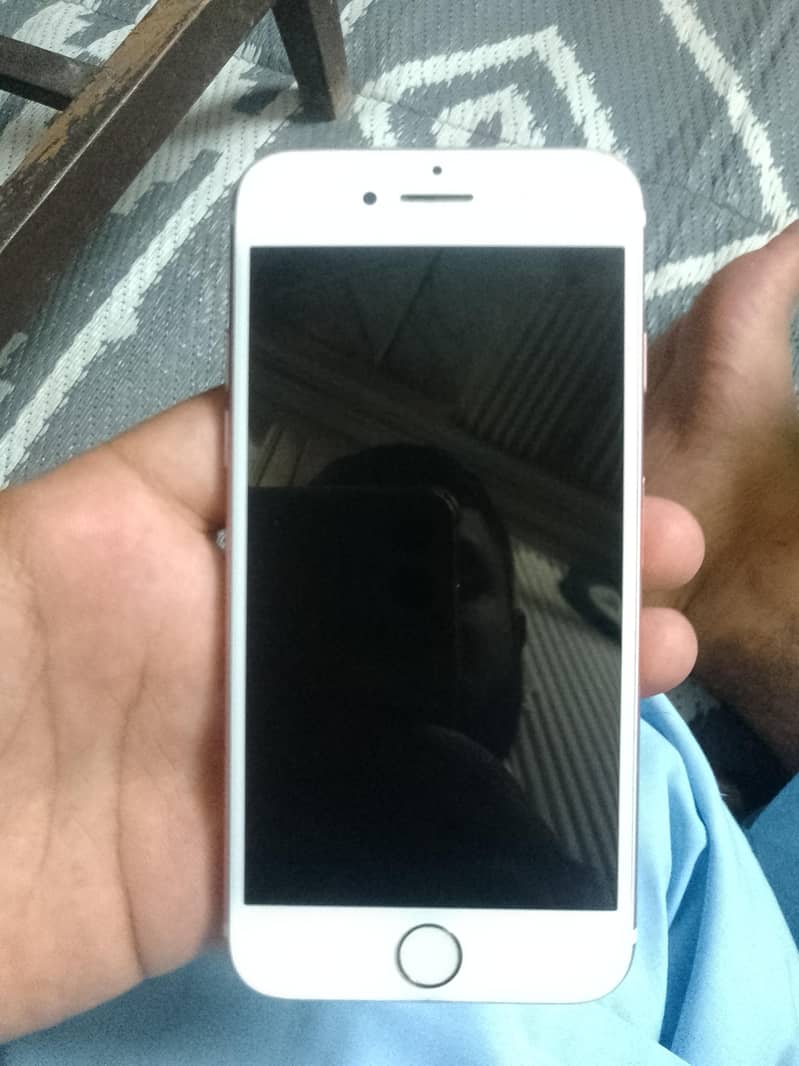 Apple iPhone 7 0