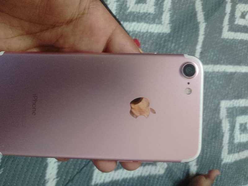 Apple iPhone 7 1