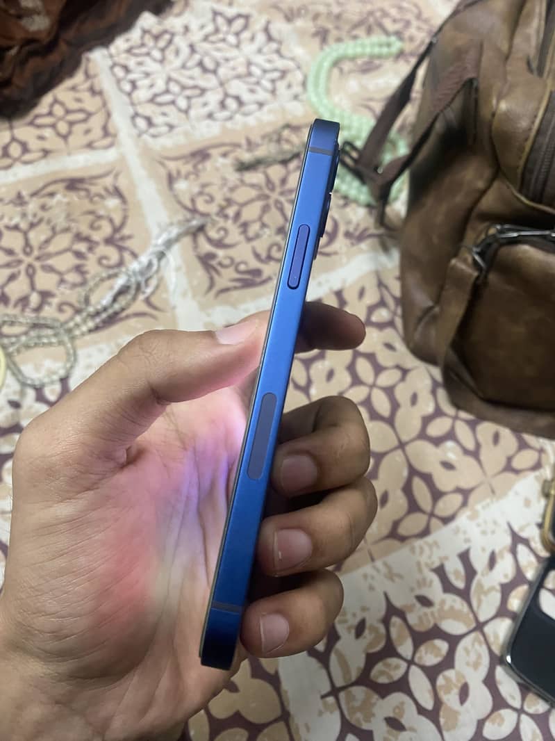 Apple iPhone 12 2