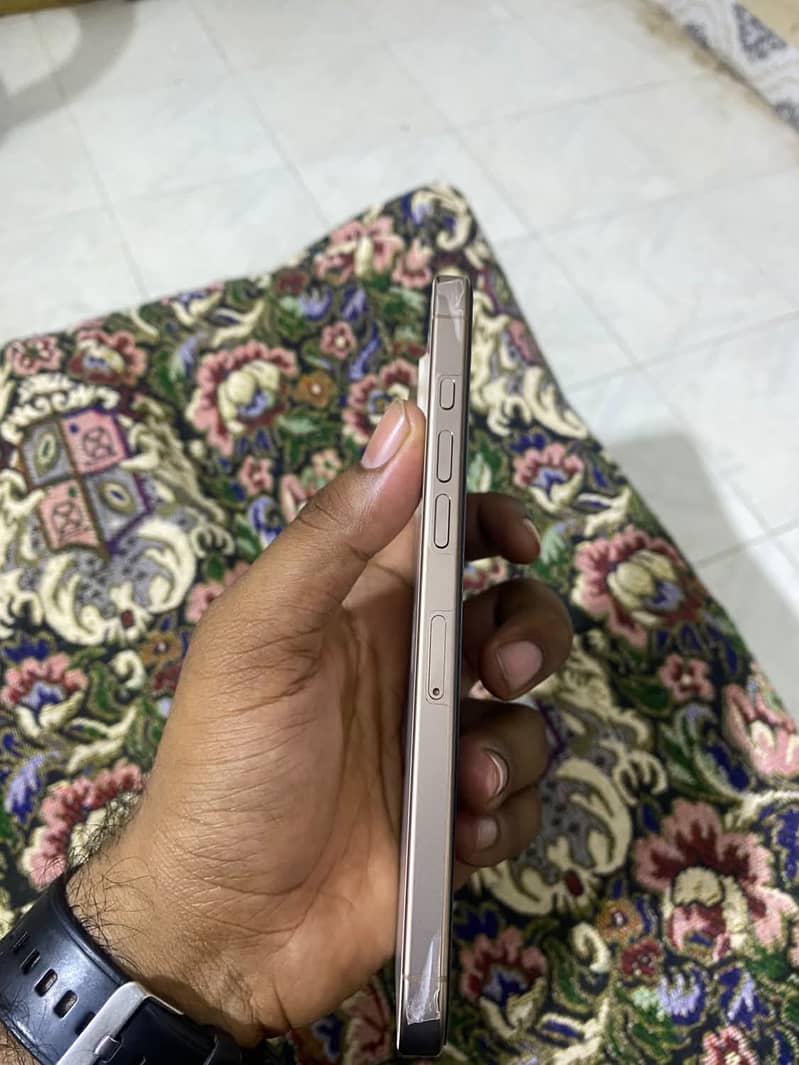 Apple iPhone 16 Pro Max 2
