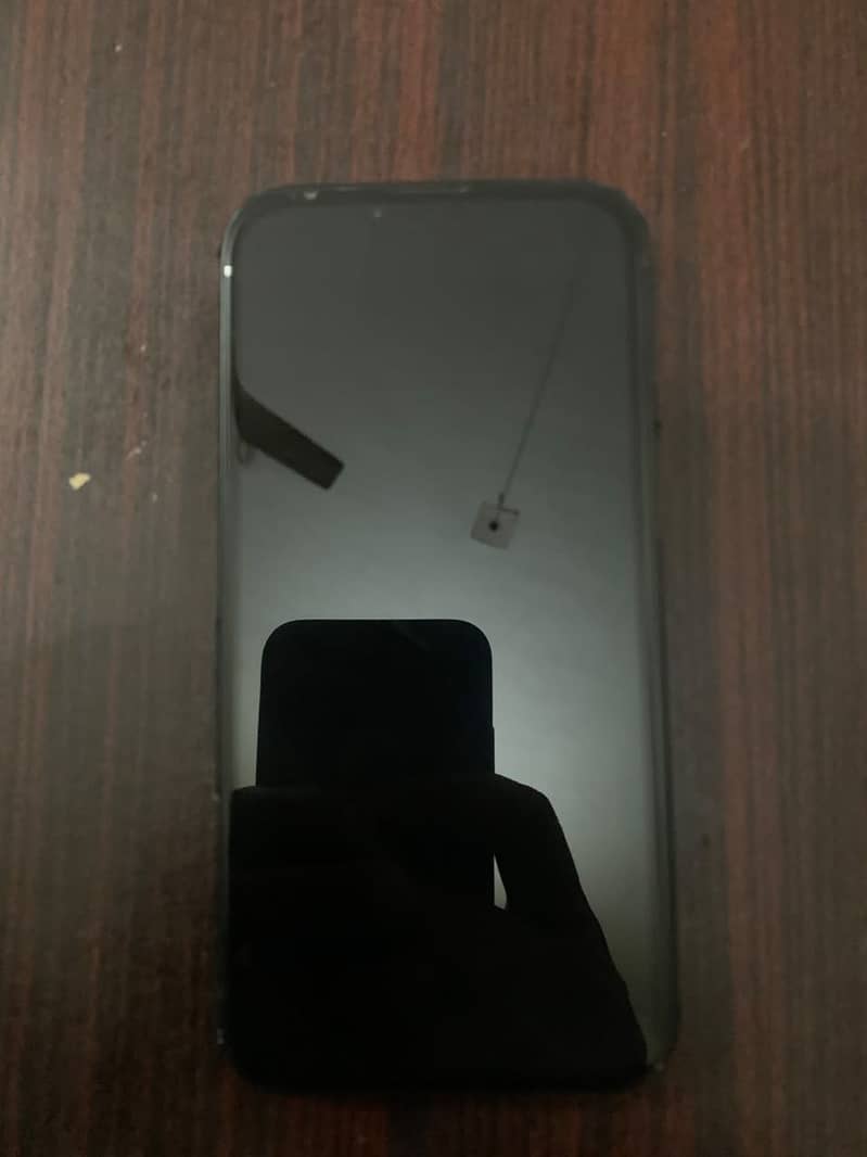 iPhone 16e 1