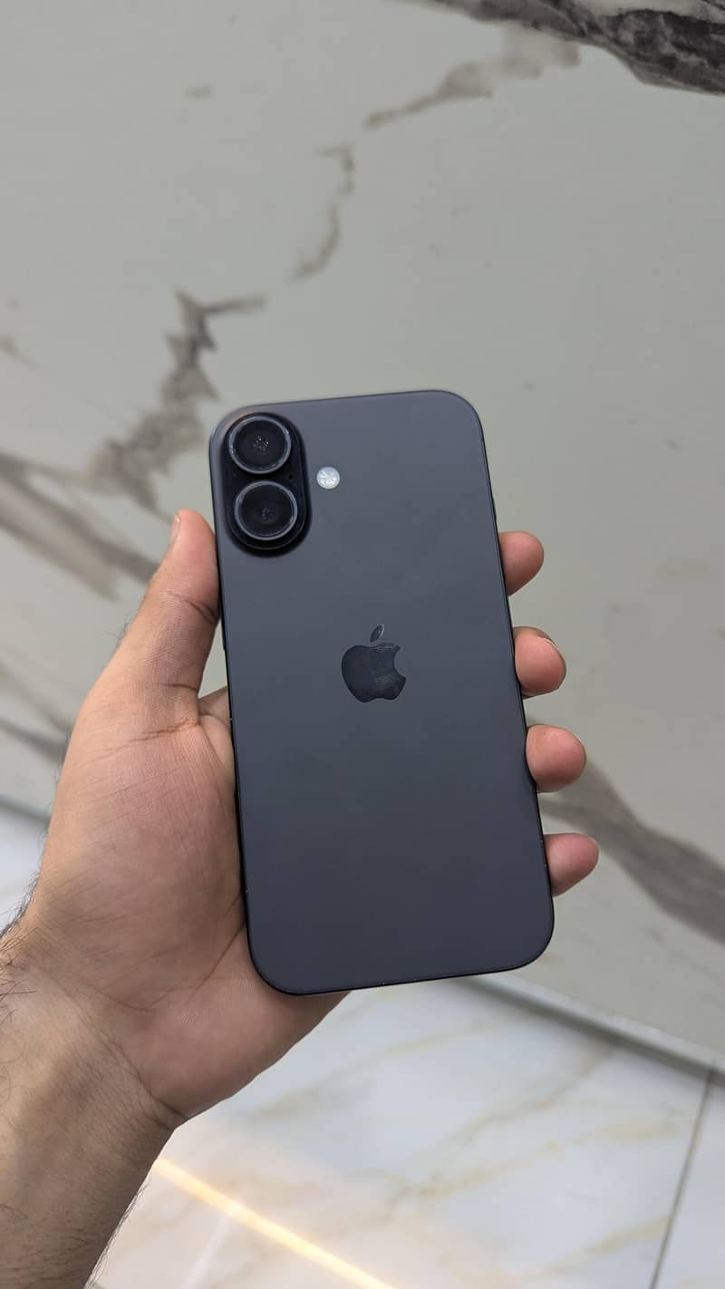 Apple iPhone 16 2