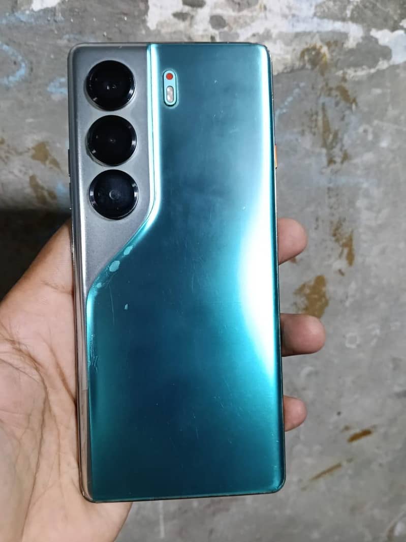 Tecno CAMON 40 Pro 1
