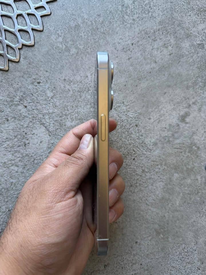 Apple iPhone 15 Pro 2