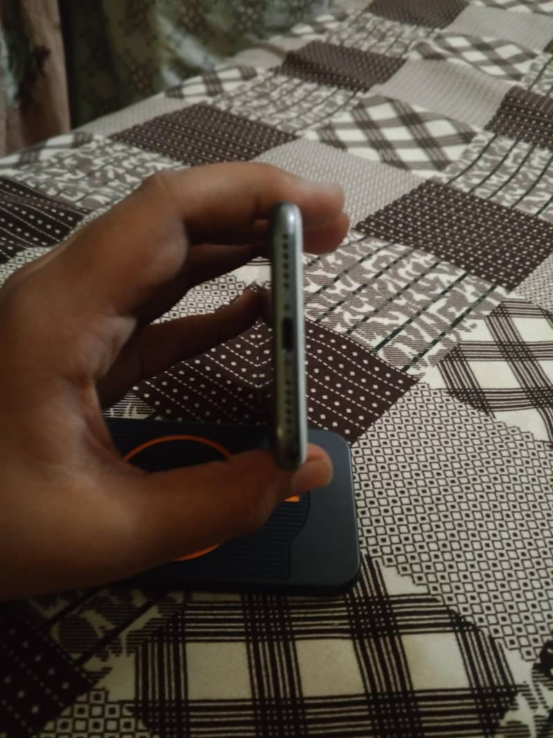 Apple iPhone 8 3