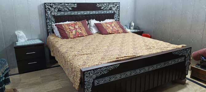 Bed & side table