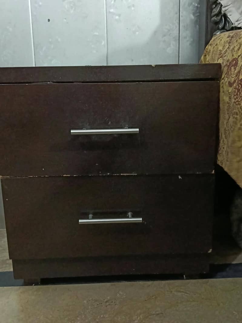 Bed & side table 5