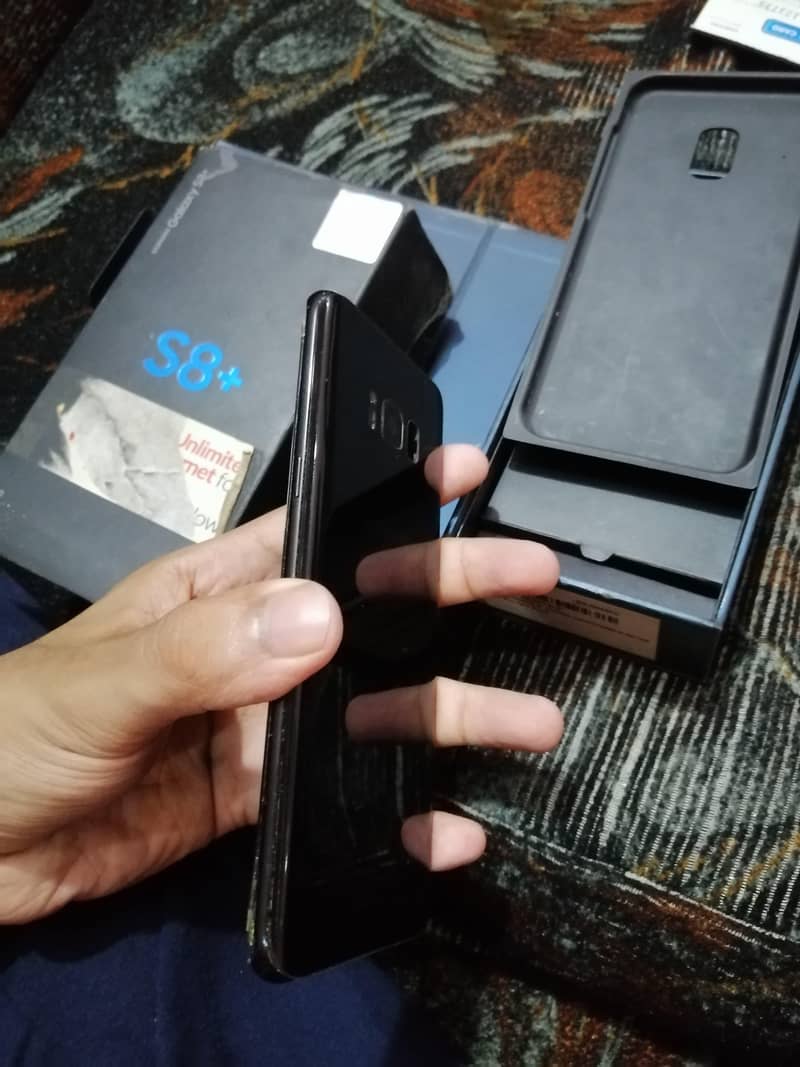 qSamsung Mobile S8 Plus 3