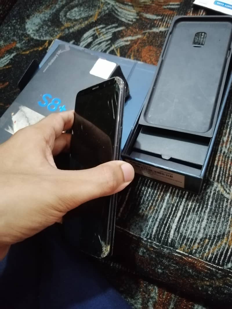 qSamsung Mobile S8 Plus 5
