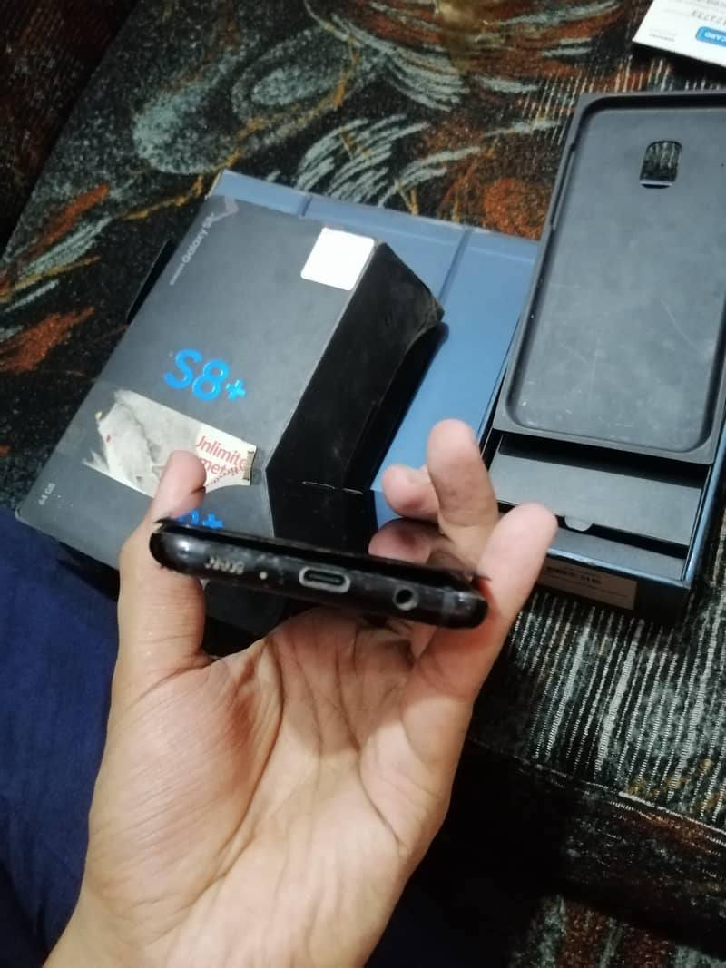qSamsung Mobile S8 Plus 4