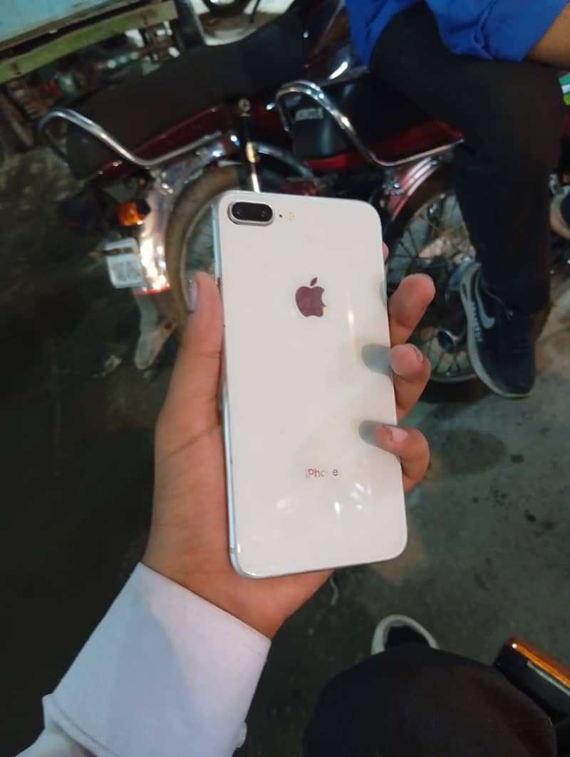 Apple iPhone 8 Plus 0