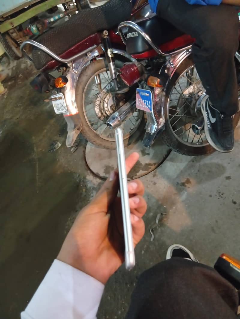 Apple iPhone 8 Plus 4