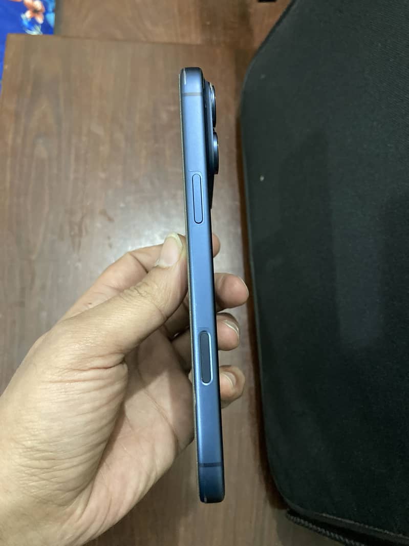 Apple iPhone 17 Pro Max 4
