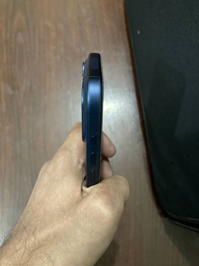 Apple iPhone 17 Pro Max 6