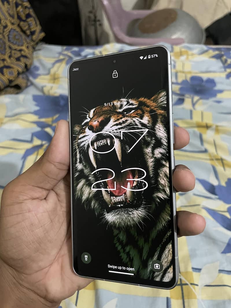 Sharp Aquos r 7 1