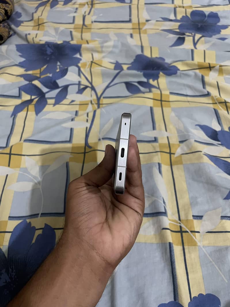 Sharp Aquos r 7 2