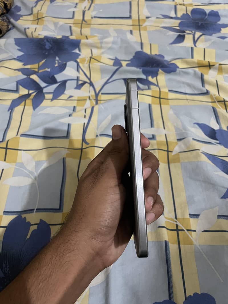 Sharp Aquos r 7 5