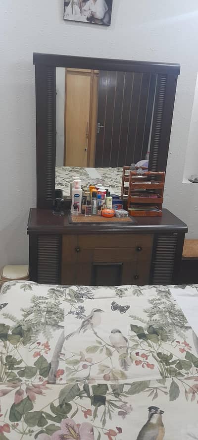 bed set for sale / side drawer / dressing table