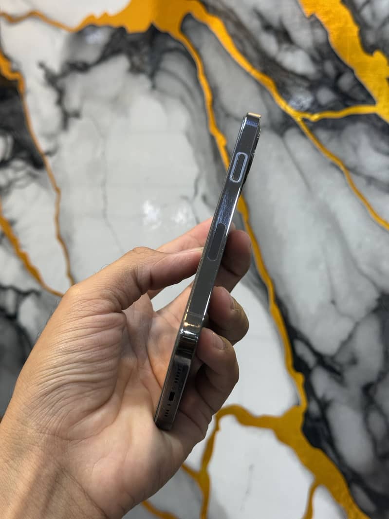 iphone 12 pro 4