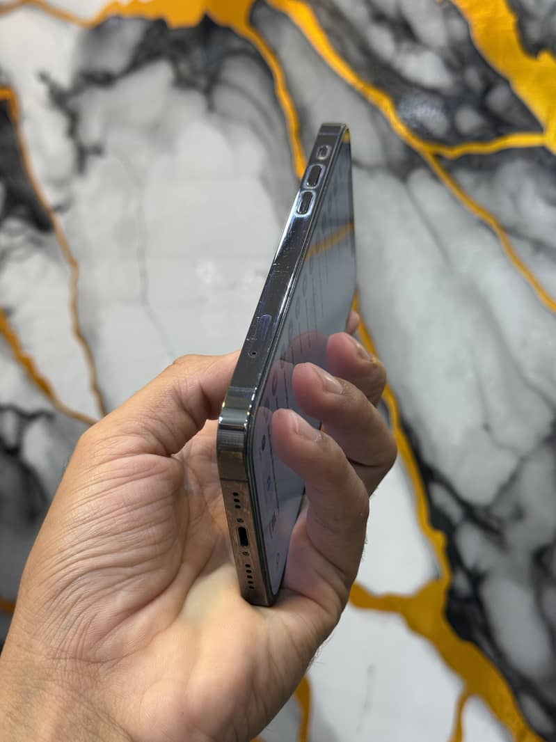 iphone 12 pro 5