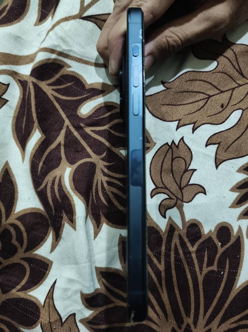 Apple iPhone 15 Pro Max 3