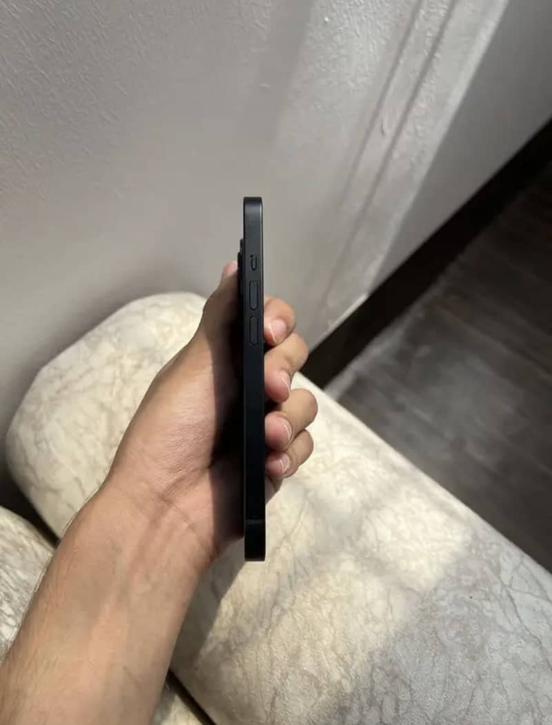 Apple iPhone 14 3