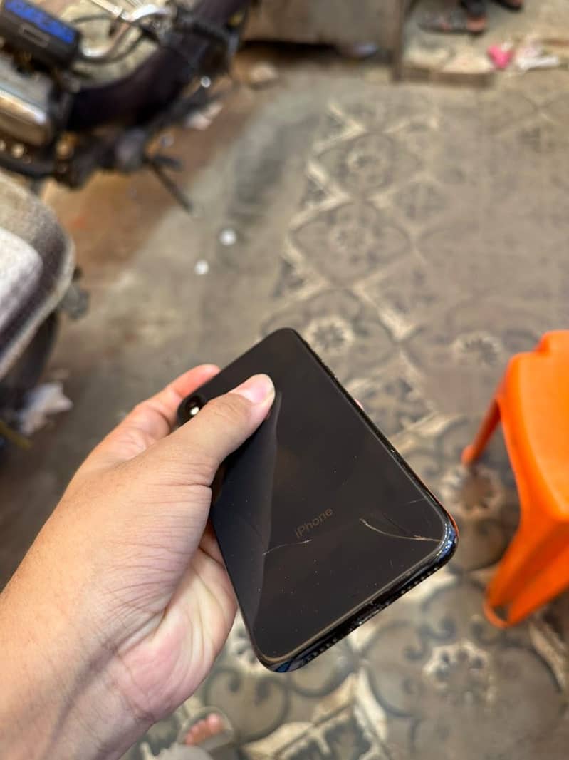 Apple iPhone X 4