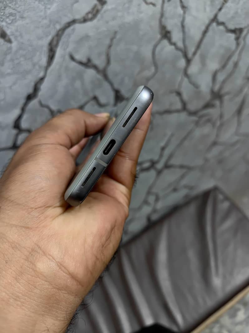 Google Pixel 8 4