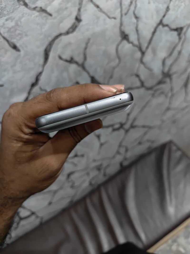 Google Pixel 8 5