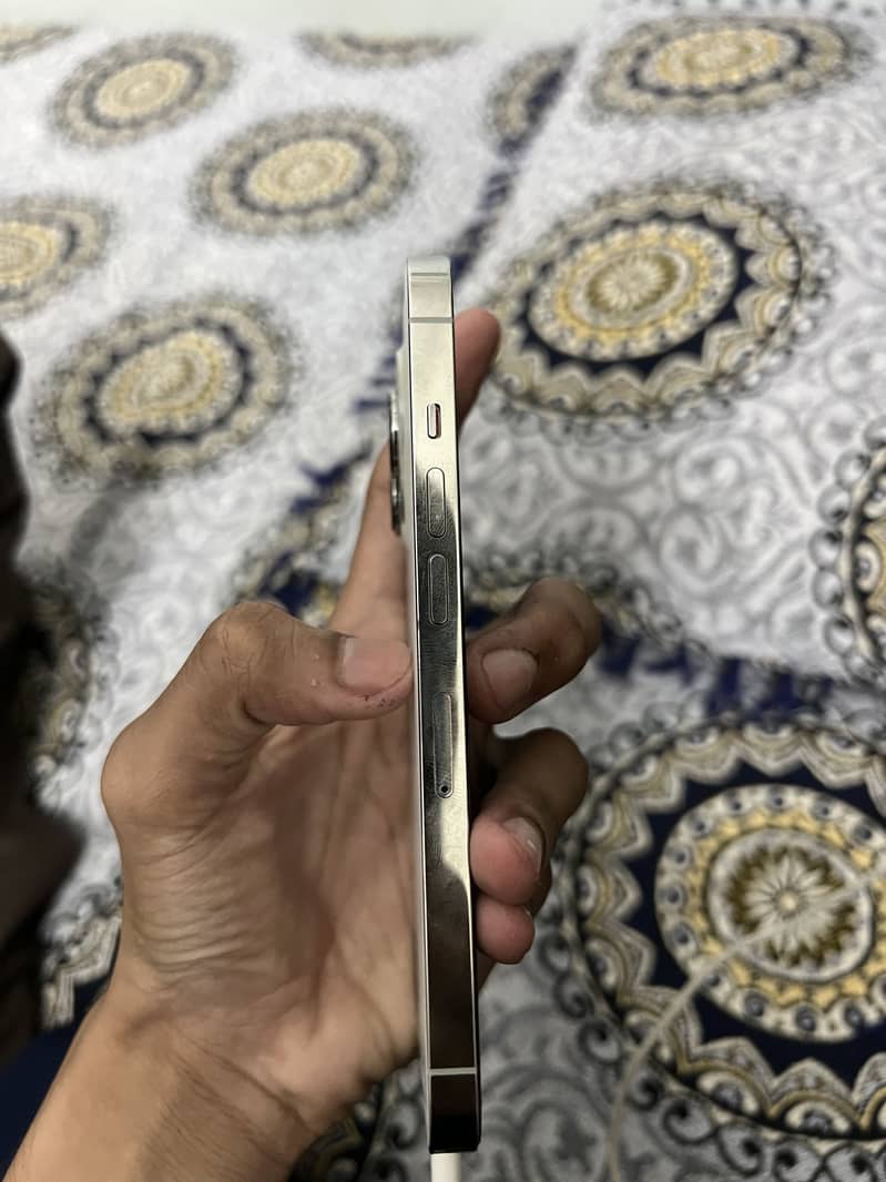 Apple iPhone 13 Pro 3