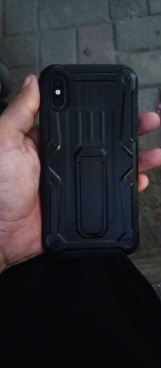Apple iPhone X 4