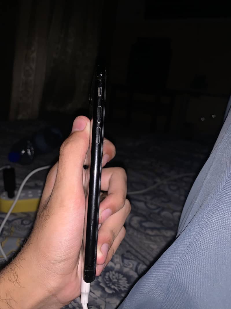Apple iPhone 7 0
