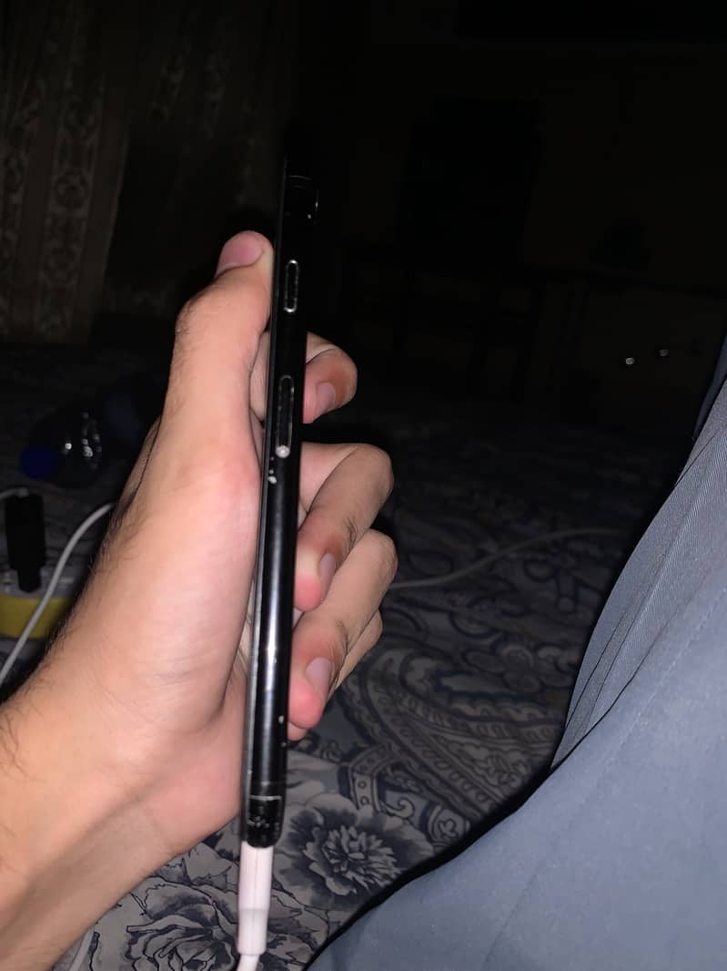 Apple iPhone 7 1