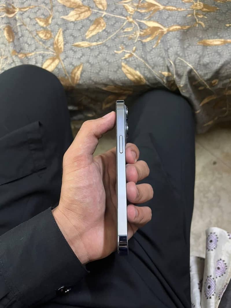 Apple iPhone 13 Pro 1
