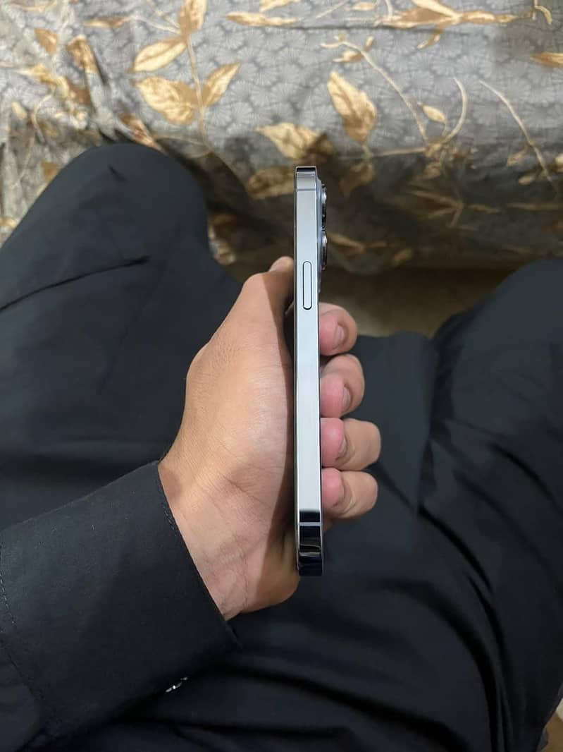 Apple iPhone 13 Pro 4