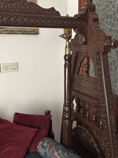Antique wooden / Jhoola