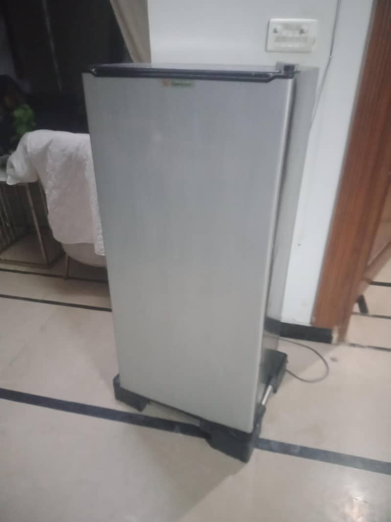 Dawlance mini fridge 1