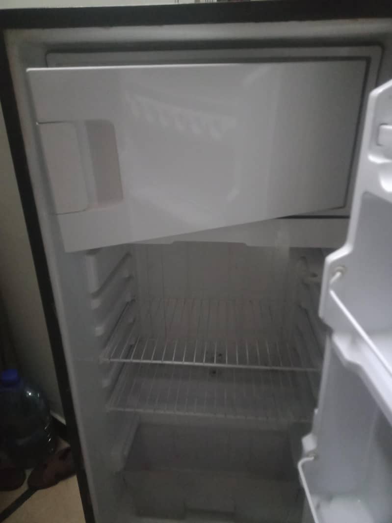 Dawlance mini fridge 3